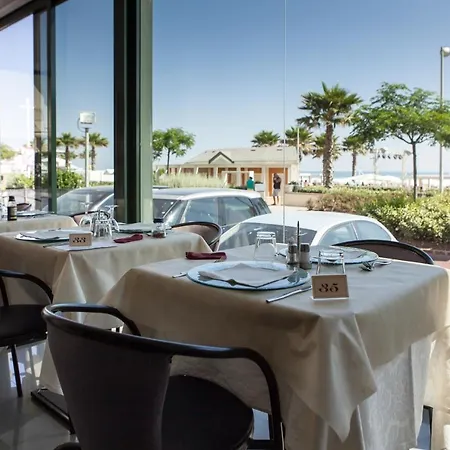 Brig Fronte Mare Nuova Gestione Szálloda Riccione