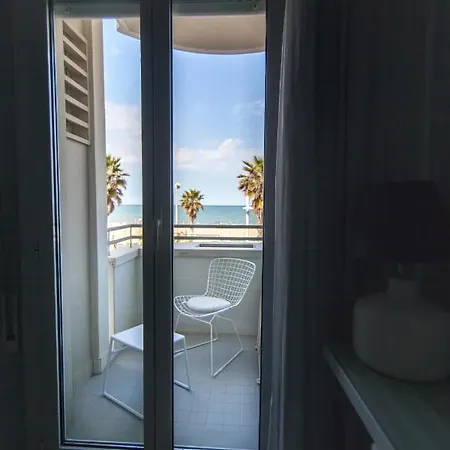 Brig Fronte Mare Nuova Gestione Szálloda Riccione